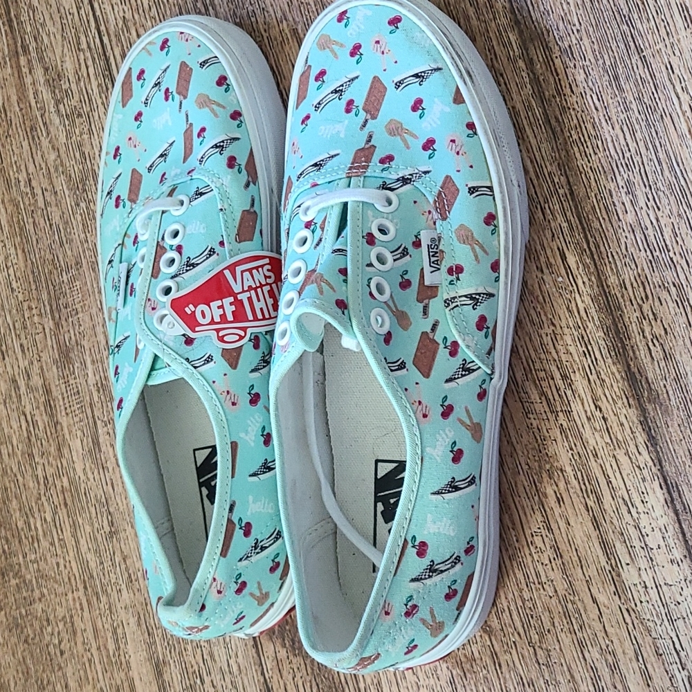 Van's skateshoe light green size 8 men size 9.5 women